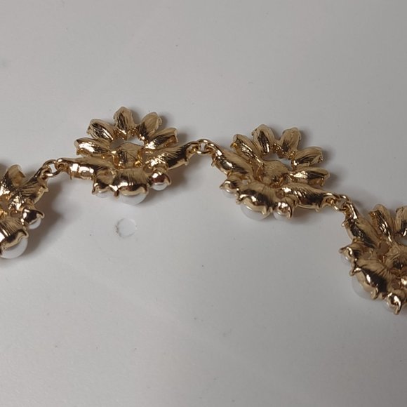 Metal, Faux Pearl, Glass, And Plastic Pretty Necklace 18.5 To 20.5 Inches - Picture 11 of 15